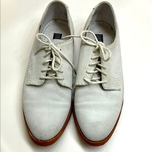 White-cream suede men’s derby shoes by Generra Collection, size 9M